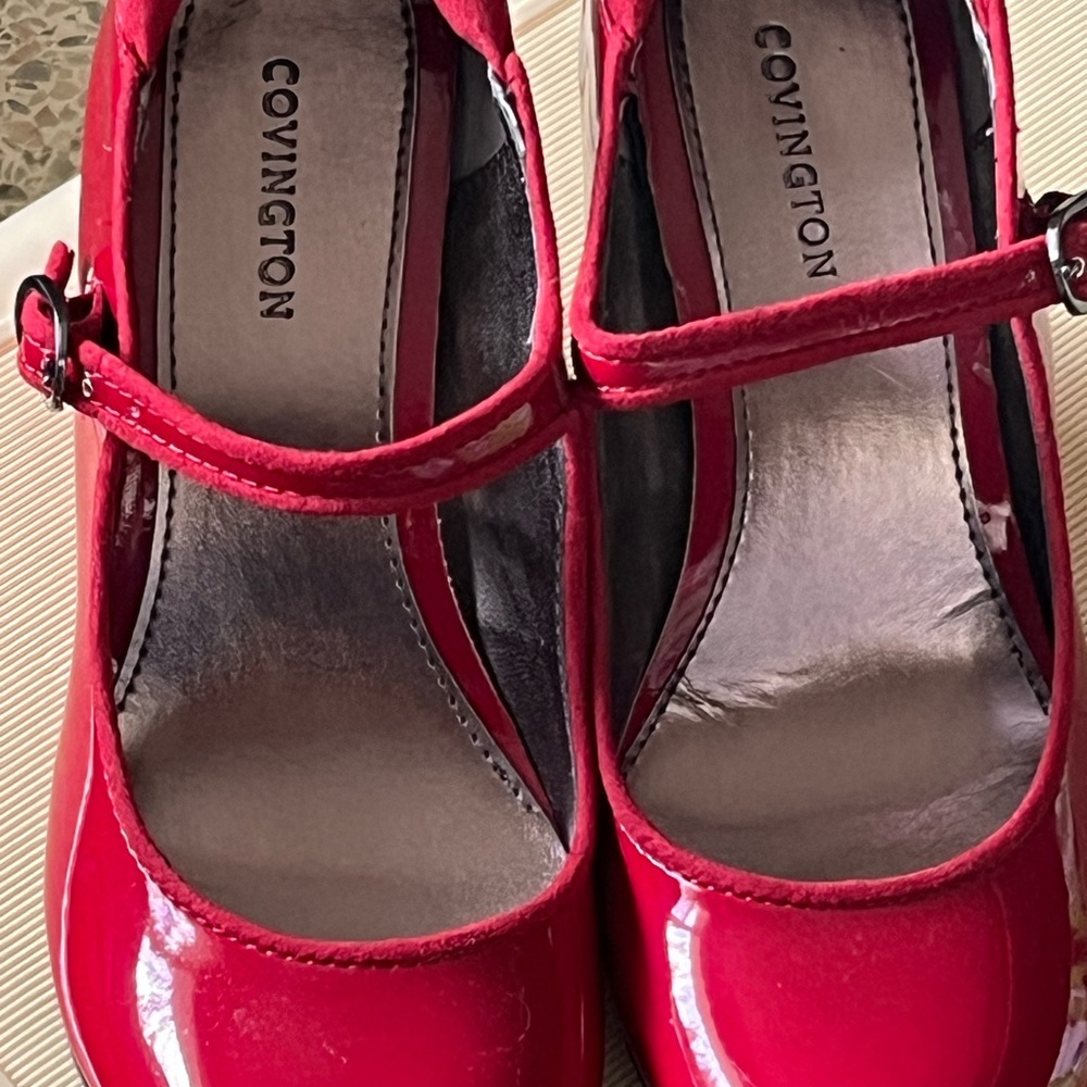 Cutest little red wedges shoes, Size 6M